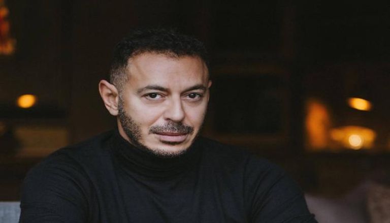 نقل والد مصطفى شعبان للمستشفى إثر إصابته بجلطة مفاجئة - صورة 1