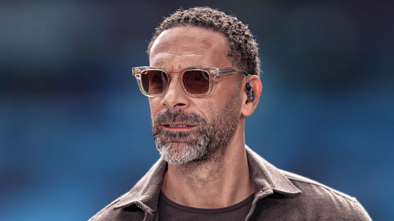بعد الهجوم على الفرعون.. أسطورة مانشستر يونايتد يدافع عن محمد صلاح - صورة 1