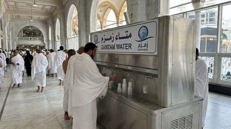 ماء زمزم تحت المجهر العلمي.. بصمة معدنية فريدة تتحدى المعايير العالمية - صورة 1