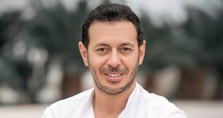 الفنان مصطفى شعبان تطورات الحالة الصحية لوالد مصطفى شعبان بعد تعرضه لأزمة قلبية - صورة 1