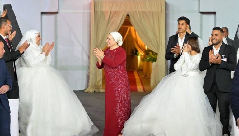 بحضور انتصار السيسي.. حفل زفاف ألف عريس في مصر 2026 (صور) - صورة 1