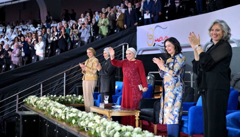 بحضور انتصار السيسي.. حفل زفاف ألف عريس في مصر 2026 (صور) - صورة 2