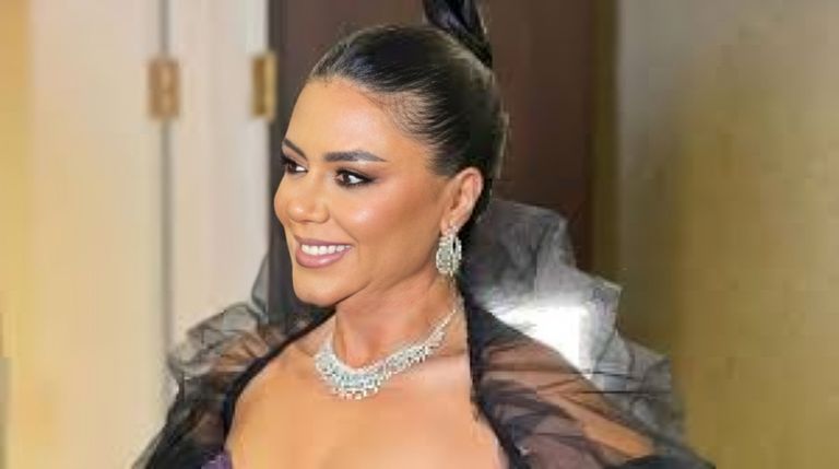 إطلالة رانيا يوسف في زفاف ابنة باسل سماقية تخطف الأنظار - صورة 2