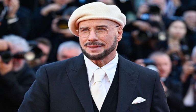 إطلالة جون ترافولتا في مهرجان كان 2026 إطلالة جون ترافولتا في مهرجان كان السينمائي 2026.. سر مظهره الجديد - صورة 2