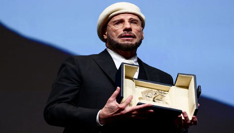 إطلالة جون ترافولتا في مهرجان كان 2026 إطلالة جون ترافولتا في مهرجان كان السينمائي 2026.. سر مظهره الجديد - صورة 3