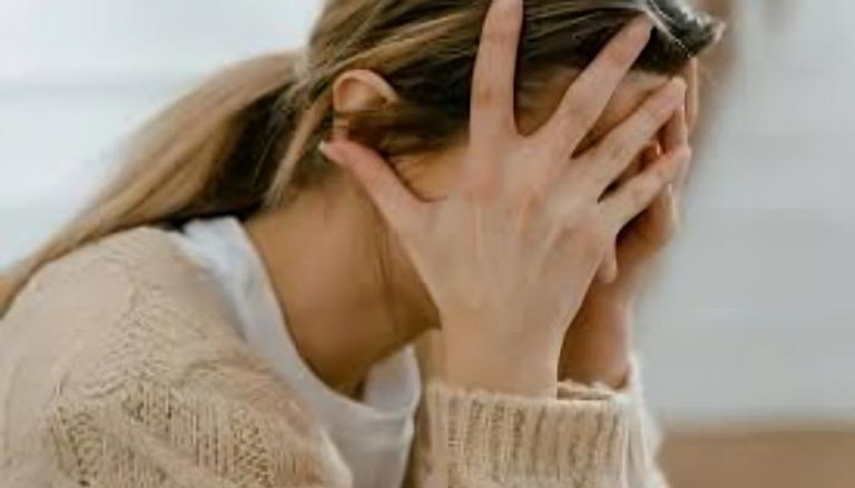 تعرف المريض من المصافحة.. قبضة اليد قد تكون إنذارا مبكرا للاكتئاب - صورة 2