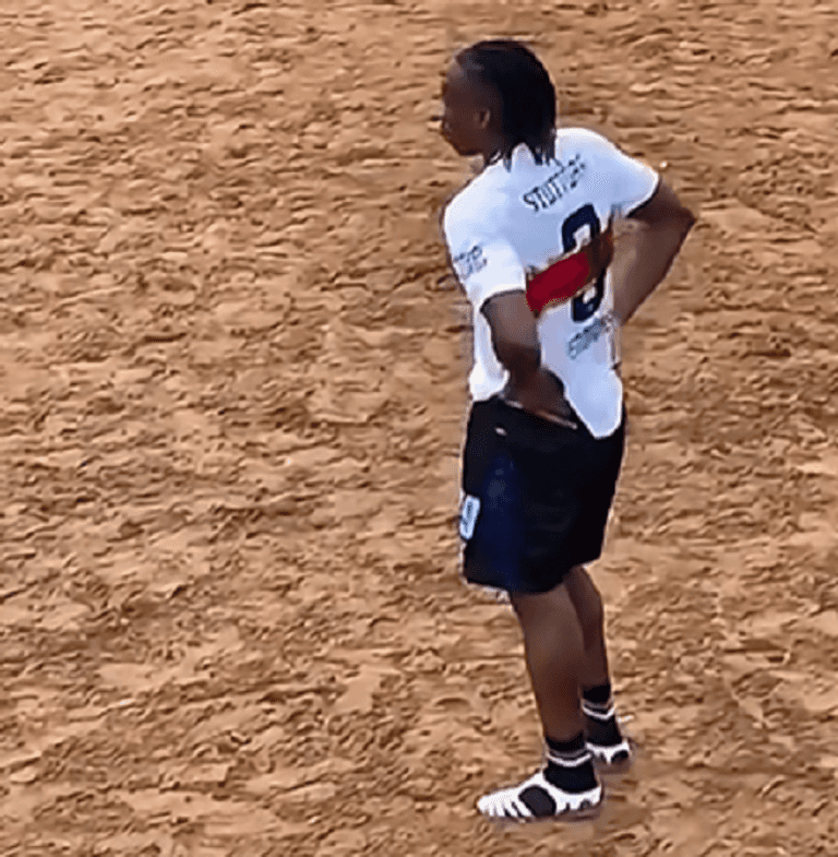 بـ&laquo;صندل&raquo; ومباراة أحياء.. لاعب الـ100 مليون يورو يستعد لكأس العالم 2026 - صورة 1