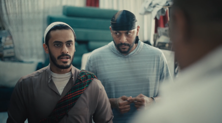 مسلسل «حفرة جهنم» الحلقة 5 و6.. سرقة بنك وخيانات داخل الشبكة - صورة 4