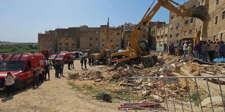 المغرب.. ارتفاع حصيلة ضحايا انهيار عمارة فاس إلى 20 وإخلاء مبانٍ مجاورة - صورة 1