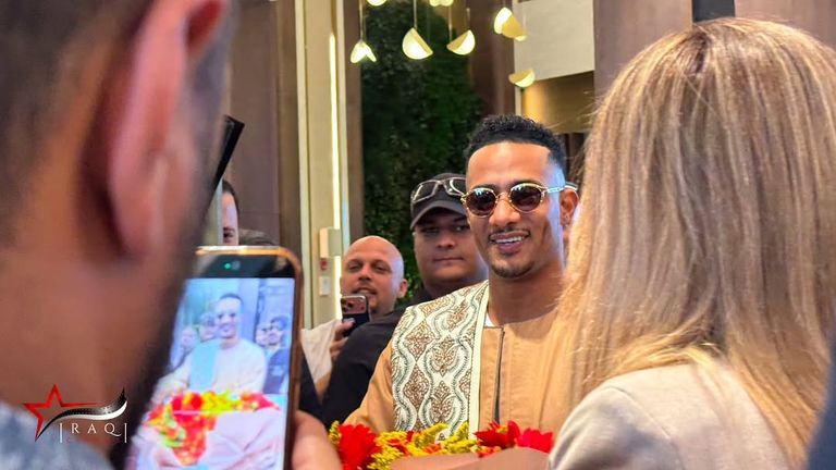 عراقيون يحتفلون بعيد ميلاد محمد رمضان خلال جولته لفيلم &laquo;أسد&raquo; - صورة 3