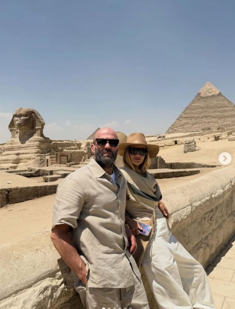 جيسون ستاثام يوثق زيارته إلى مصر بصور من الأهرامات - صورة 1