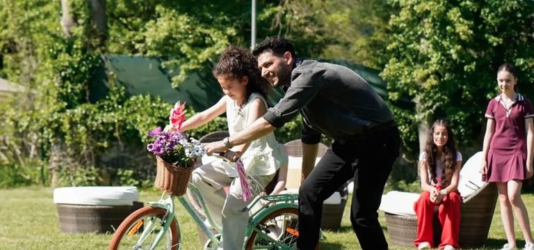 مسلسل «ورود وذنوب» الحلقة 30.. خيانة مدوية تقلب حياة سرحات - صورة 3