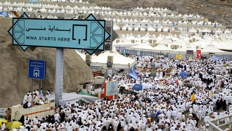 ضيوف الرحمن يستقرون في مشعر منى يوم التروية - صورة 1