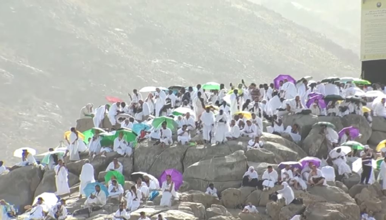 بث مباشر جبل عرفات الآن بث مباشر جبل عرفات الآن.. الحجاج يؤدون الركن الأعظم في يوم عرفة 2026 - صورة 1