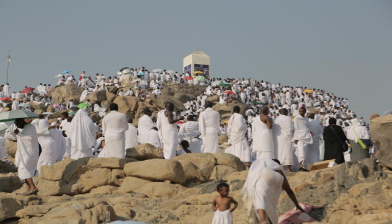 &laquo;سقط خِطام ناقته فتركها مرفع اليدين&raquo;.. كيف قضى النبي الساعات الأخيرة قبل مغيب شمس عرفة؟ - صورة 1
