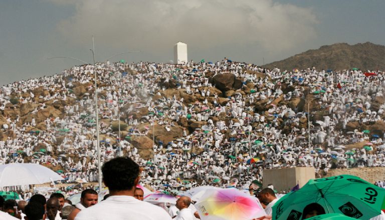&laquo;سقط خِطام ناقته فتركها مرفع اليدين&raquo;.. كيف قضى النبي الساعات الأخيرة قبل مغيب شمس عرفة؟ - صورة 2