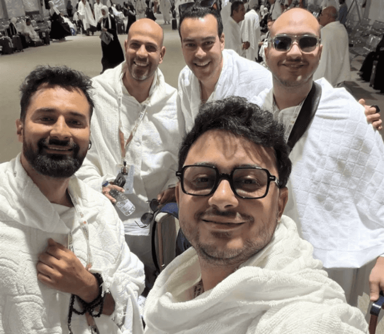 مشاهير الفن والإعلام في الحج 2026.. ظهور لافت لأحمد حاتم ومحمد رمضان (صور) - صورة 1