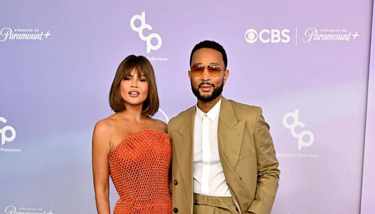 بقصات جريئة.. إطلالات لافتة للنجمات في حفل American Music Awards 2026 - صورة 3