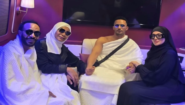 من داخل &laquo;كرافان&raquo;.. ظهور لافت لمحمد رمضان وعائلته في الحج (صور) - صورة 1