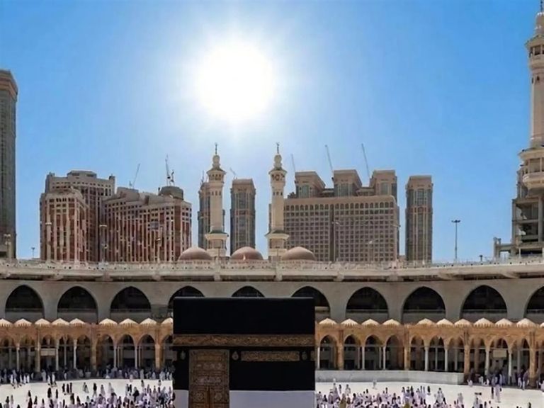 تعامد الشمس على الكعبة يزين سماء مكة في ثاني أيام العيد - صورة 2