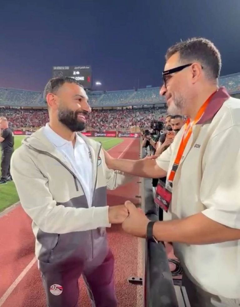 مباراة مصر وروسيا .. سر حفاوة استقبال محمد صلاح للفنان ماجد المصري - صورة 1