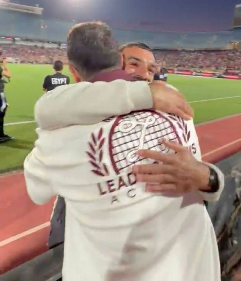 مباراة مصر وروسيا .. سر حفاوة استقبال محمد صلاح للفنان ماجد المصري - صورة 2
