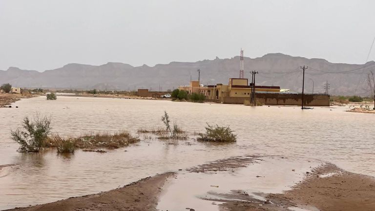 سيول غات الكبرى.. نزوح مئات الأسر وتحذيرات من كارثة إنسانية جنوب ليبيا - صورة 1