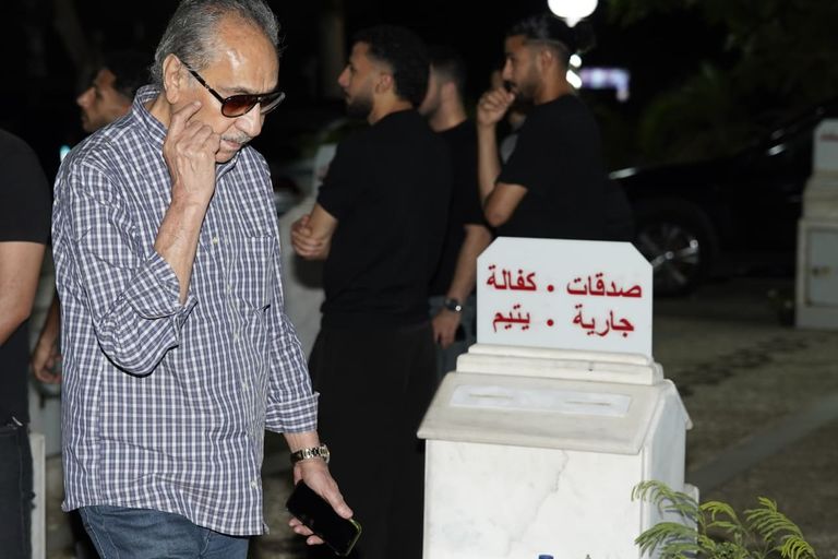 بمشاركة واسعة لنجوم الفن.. وفاء عامر تنهار في عزاء سهام جلال - صورة 8