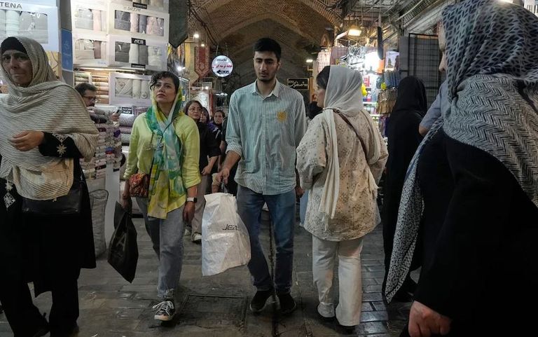 الحياة في إيران.. فقر وديون وتضخم وبطالة تطحن ملايين الأسر - صورة 2