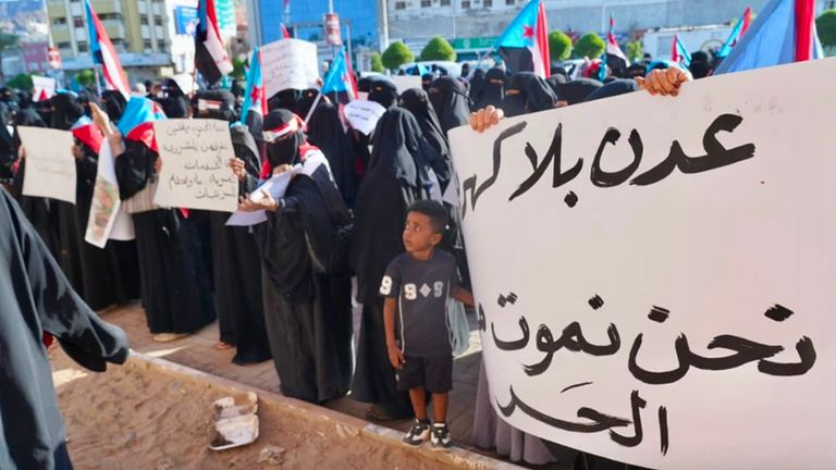 انتفاضة نسائية في جنوب اليمن تنديدا بالأزمات المعيشية - صورة 3