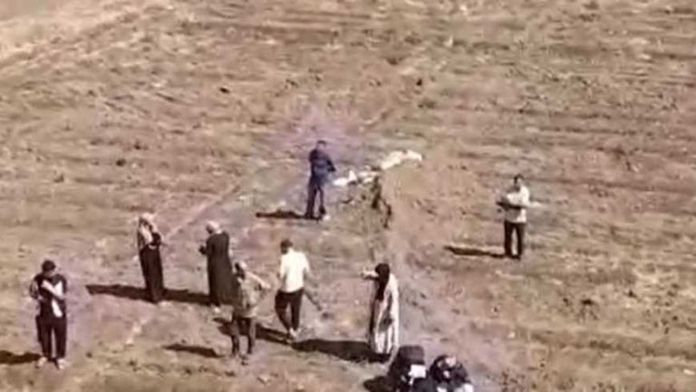 مصر.. القبض على أم تلقّن نجلها إجابات امتحان من خارج اللجنة - صورة 1