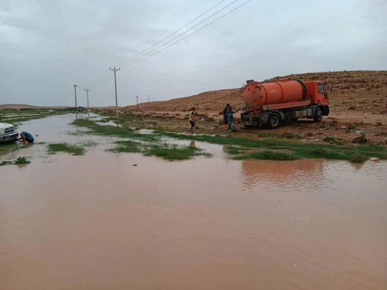 أمطار صيفية تضرب أشد بقاع الأرض جفافا.. ماذا يحدث في الشرق الأوسط؟ - صورة 1