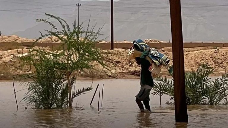 أمطار صيفية تضرب أشد بقاع الأرض جفافا.. ماذا يحدث في الشرق الأوسط؟ - صورة 2