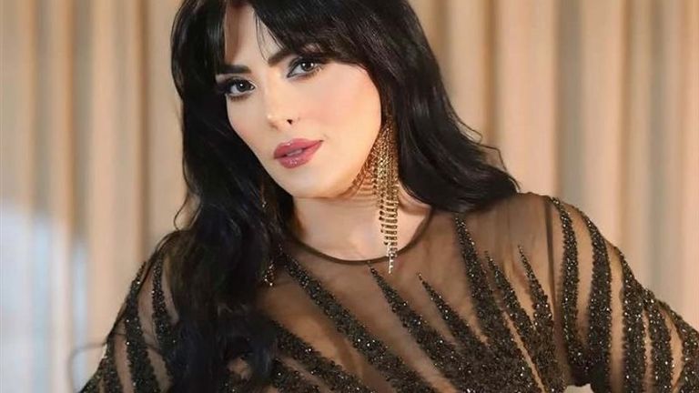 غلق صفحة حورية فرغلي على&laquo;فيسبوك&raquo; وضبط منتج شهير استولى عليها - صورة 1