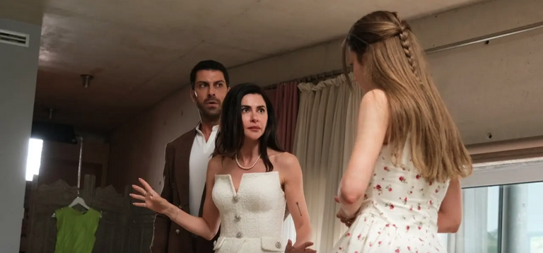 مسلسل «ما زلت في السابعة عشرة» الحلقة 2.. وشم الغراب يقلب الأحداث - صورة 2