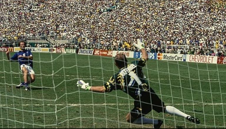 من فلاديمر بوتين إلى ميسي ومارادونا.. صور تخلد تاريخ كأس العالم - صورة 6