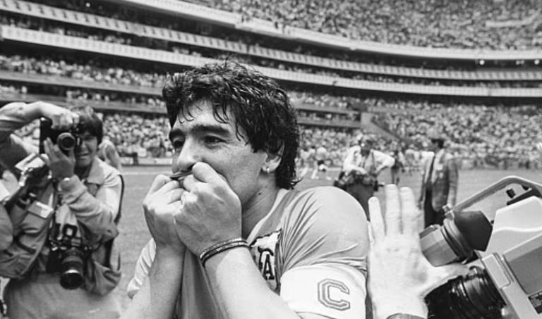 من فلاديمر بوتين إلى ميسي ومارادونا.. صور تخلد تاريخ كأس العالم - صورة 12