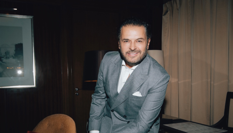 من أمام الأهرامات.. راغب علامة يكشف عن موعد طرح أغنية &laquo;إنت الدنيا&raquo; (فيديو) - صورة 1