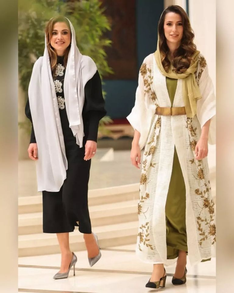 الملكة رانيا والأميرة رجوة.. إطلالات ملكية تجمع البساطة والرقي - صورة 3