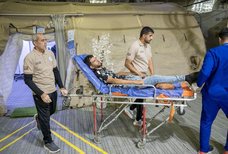 ضمن &laquo;الفارس الشهم 3&raquo;.. المستشفى الإماراتي العائم في العريش يستقبل 5 حالات جديدة من قطاع غزة - صورة 1
