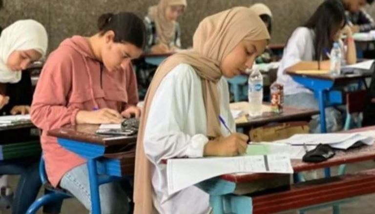 مصر.. حظر الهواتف المحمولة للطالب والمعلم داخل لجان الثانوية العامة 2026 - صورة 1