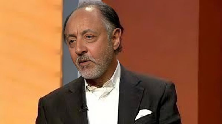 الفنان عبدالعزيز مخيون قصة الرهان الذي جعل صحيفة «لوموند» تنحني أمام عبد العزيز مخيون «مؤسس مسرح الفلاحين» - صورة 1