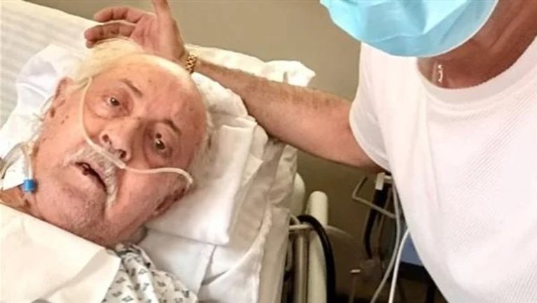 وفاة الفنان عبدالعزيز مخيون.. تفاصيل محاولة اغتياله بـ32 طعنة على يد عشيق زوجته - صورة 4