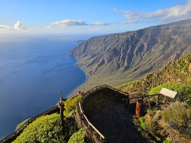 &laquo;جزيرة الألف بركان&raquo;.. جوهرة إسبانية مخفية بعيدا عن الزحام السياحي - صورة 1