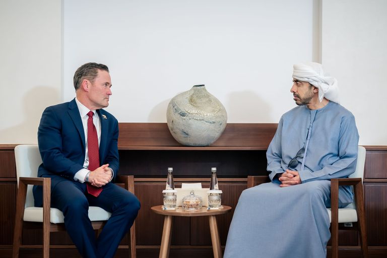 عبدالله بن زايد يبحث مع مندوب أمريكا لدى الأمم المتحدة تداعيات الاعتداءات الإيرانية - صورة 1