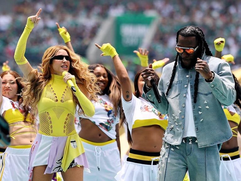 شاكيرا وبورنا بوي يشعلان افتتاح كأس العالم 2026 - صورة 1