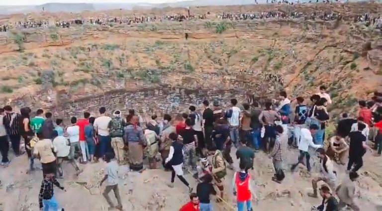 نهاية مأساوية لمغامر يمني في فوهة بركان دمت - صورة 4