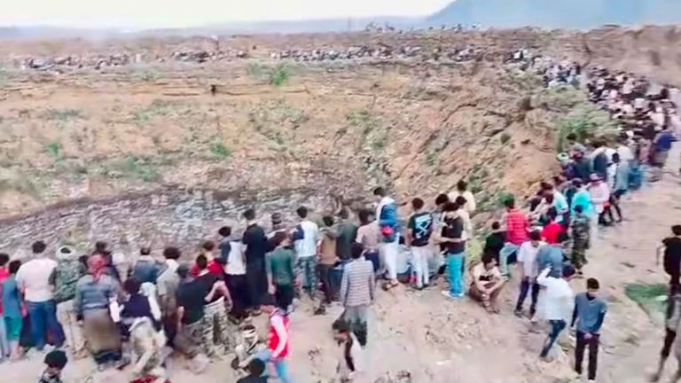نهاية مأساوية لمغامر يمني في فوهة بركان دمت - صورة 5