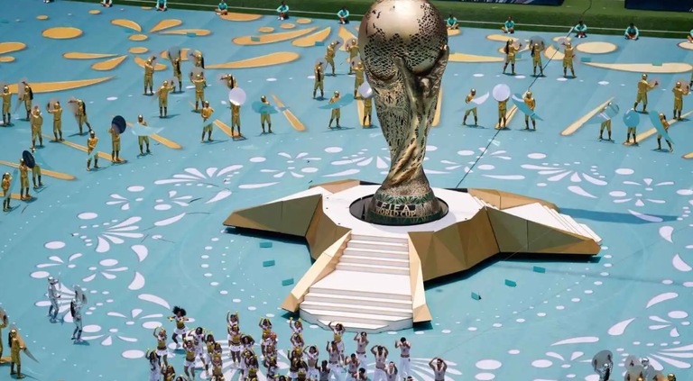 سلمى حايك تخطف الأنظار في افتتاح مونديال 2026 - صورة 2