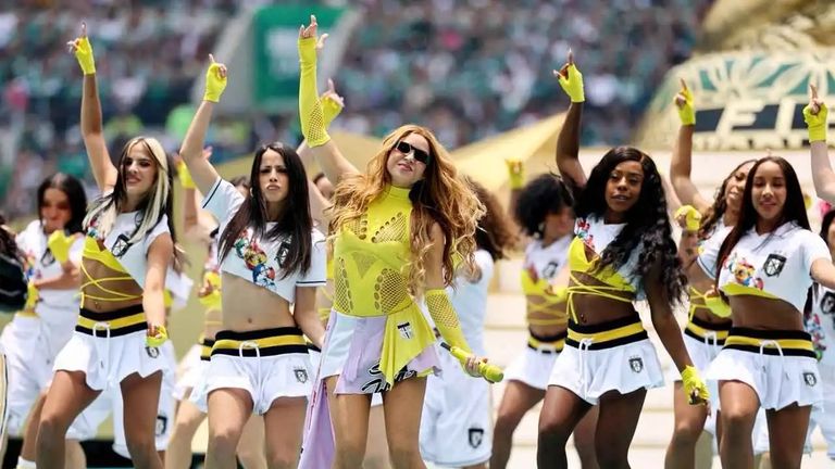 شاكيرا تُشعل الجدل في افتتاح كأس العالم 2026.. ظهورها يثير تساؤلات الجمهور - صورة 1